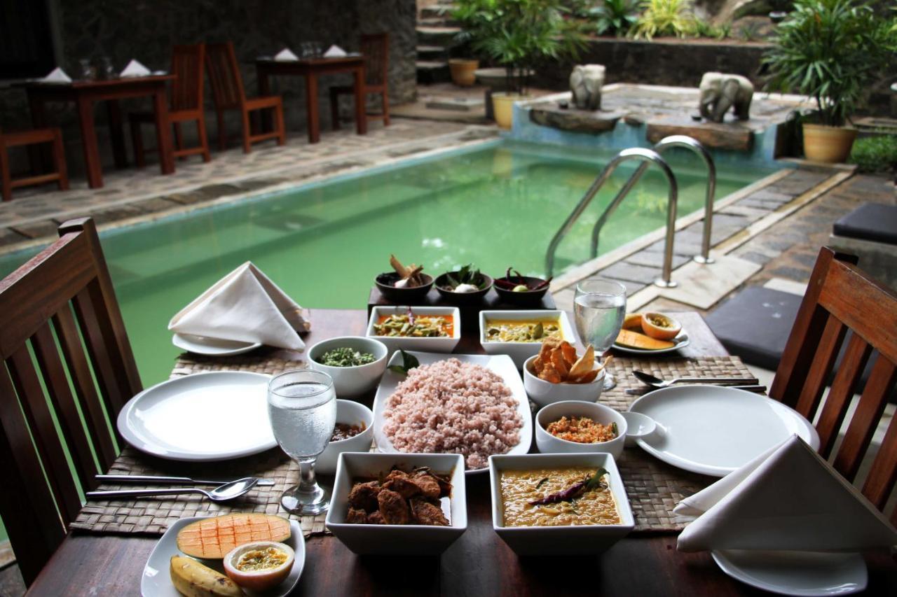 Serendip Stone Hotel And Bungalow แคนดี้ ภายนอก รูปภาพ