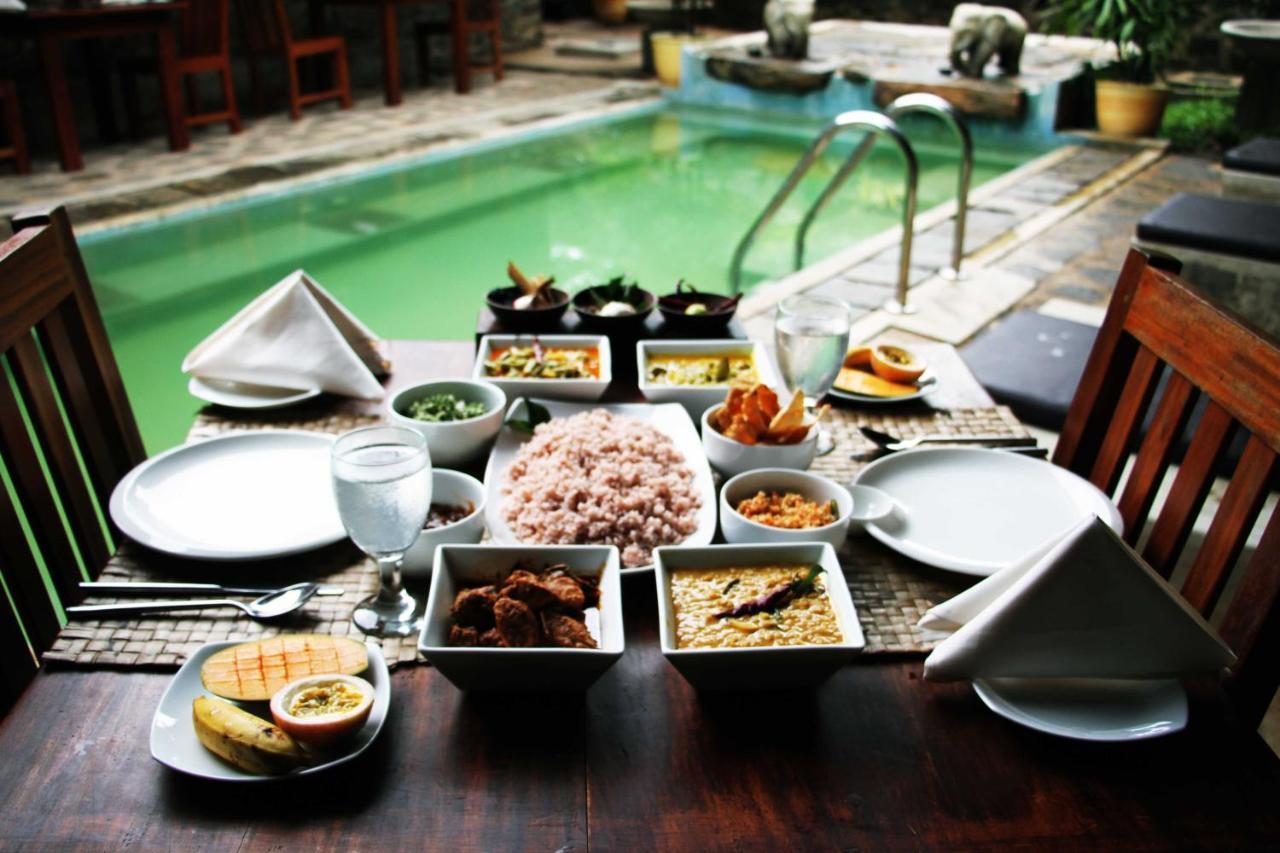 Serendip Stone Hotel And Bungalow แคนดี้ ภายนอก รูปภาพ